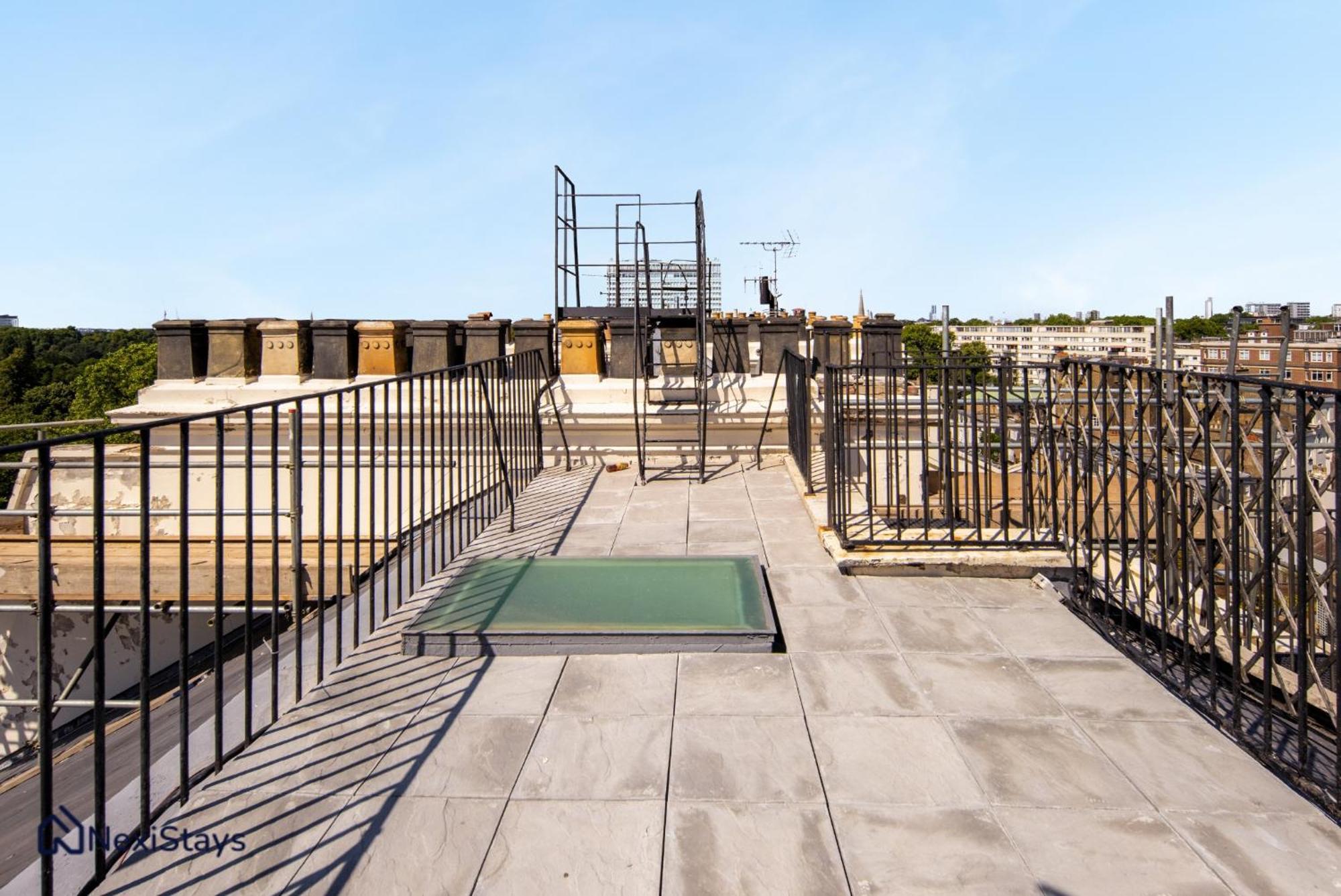 15 Mins Walk To Selfridges, Hyde Park Penthouse *