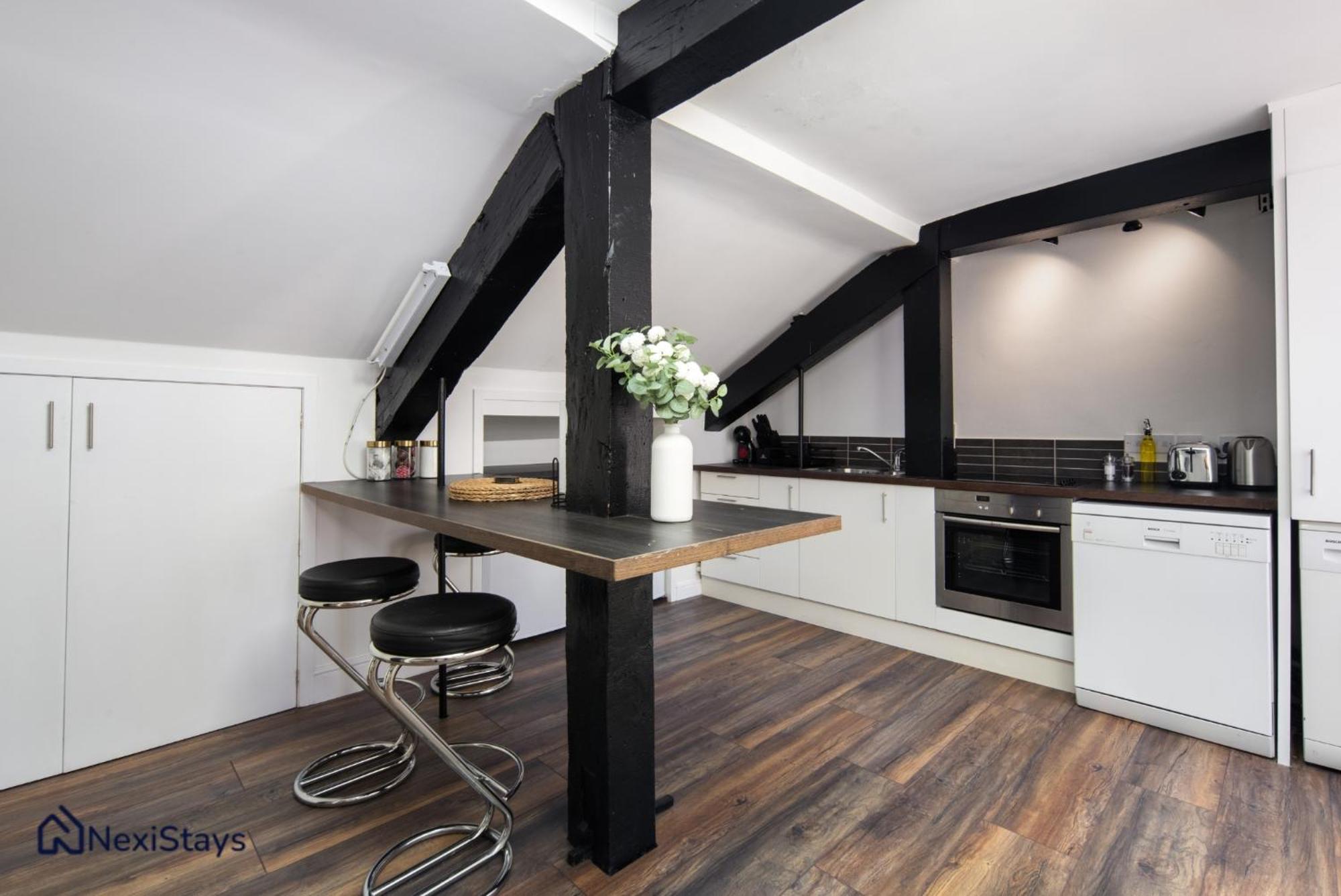 15 Mins Walk To Selfridges, Hyde Park Penthouse