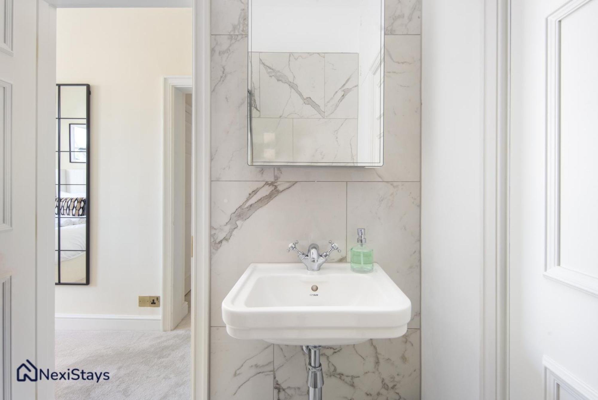 Apartamento 15 Mins Walk To Selfridges, Hyde Park Penthouse *