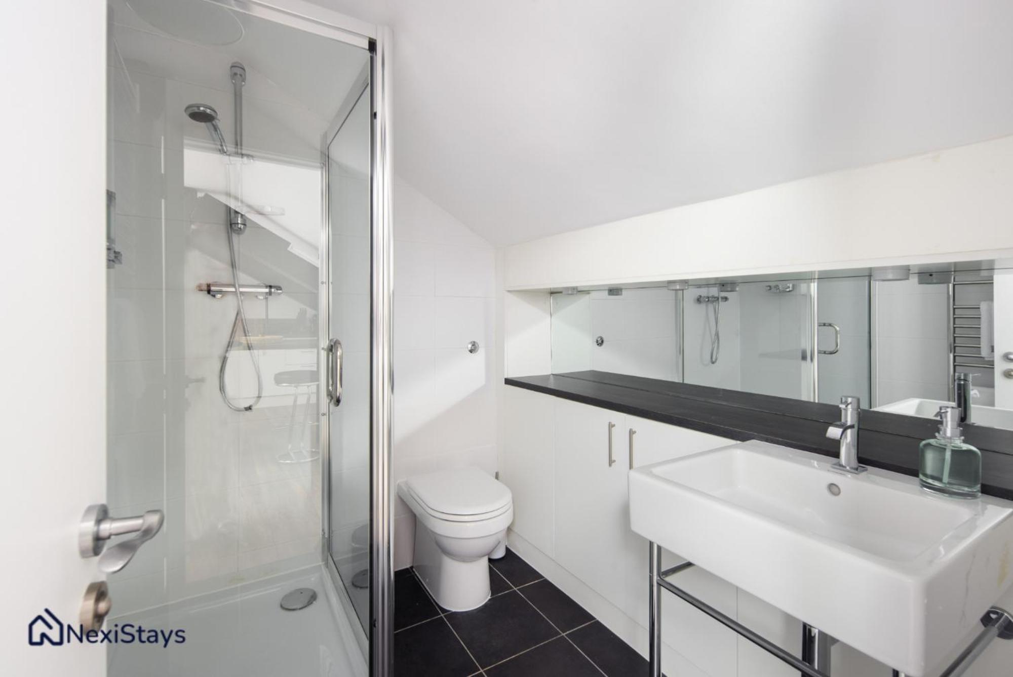 15 Mins Walk To Selfridges, Hyde Park Penthouse Apartamento